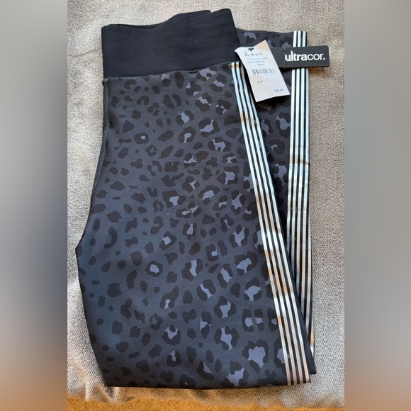 NWT Ultracor Black Leopard Print Ankle Leggings w/ Side Silver Stripes - Picture 3 of 6